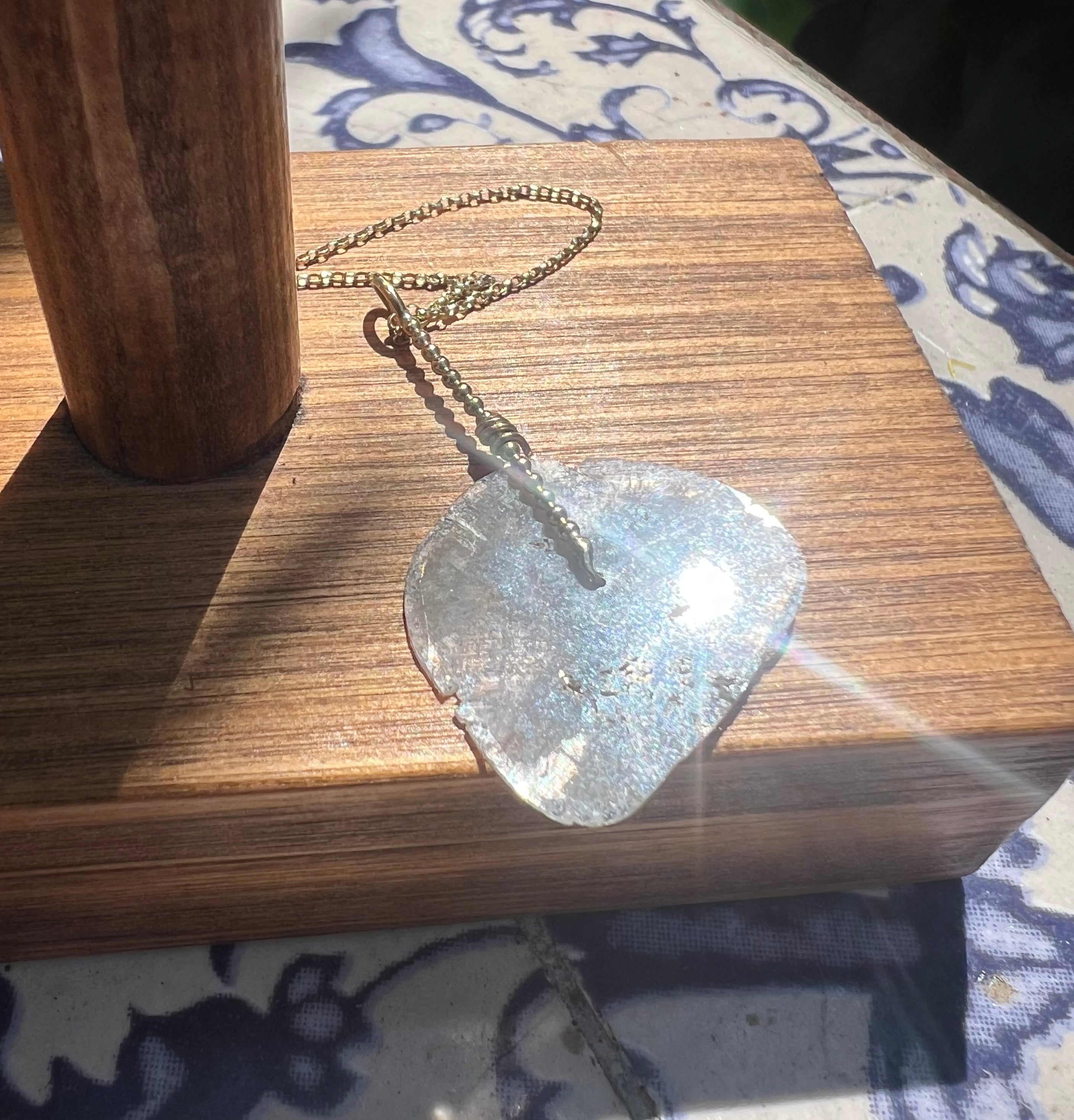 Glassy diamond slice