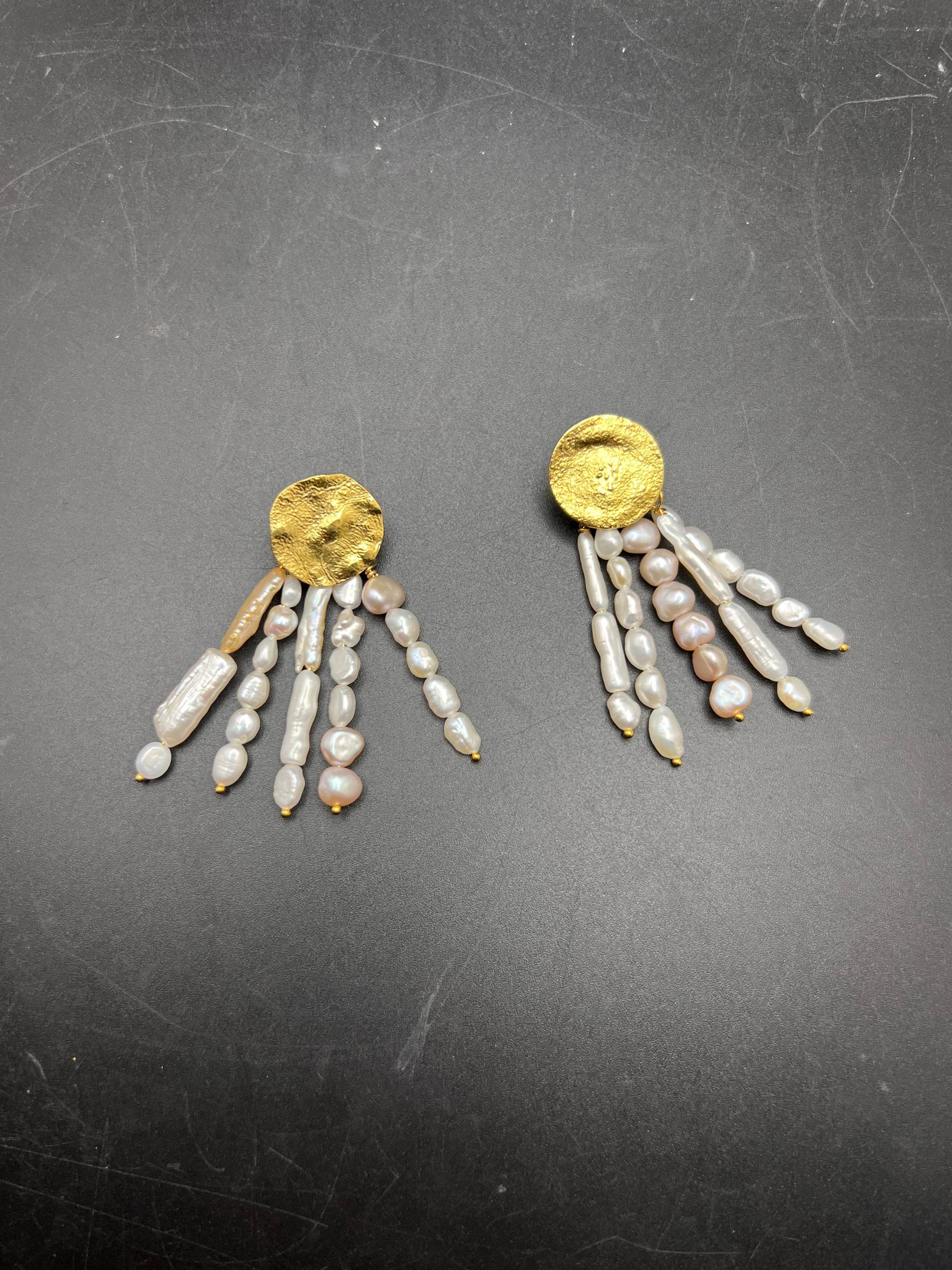 Golden sand and pearls earrings