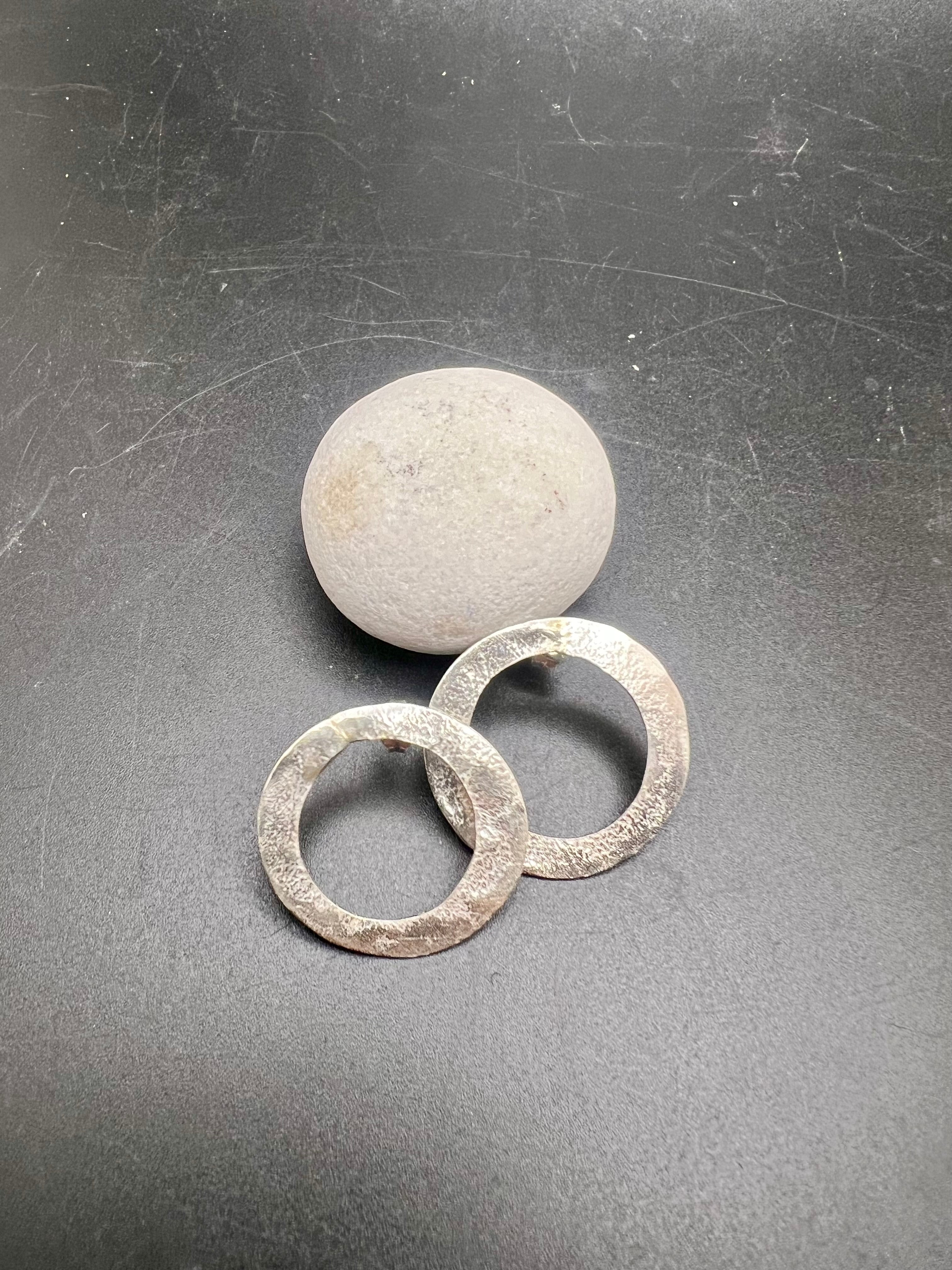 Simple textured circle earrings.