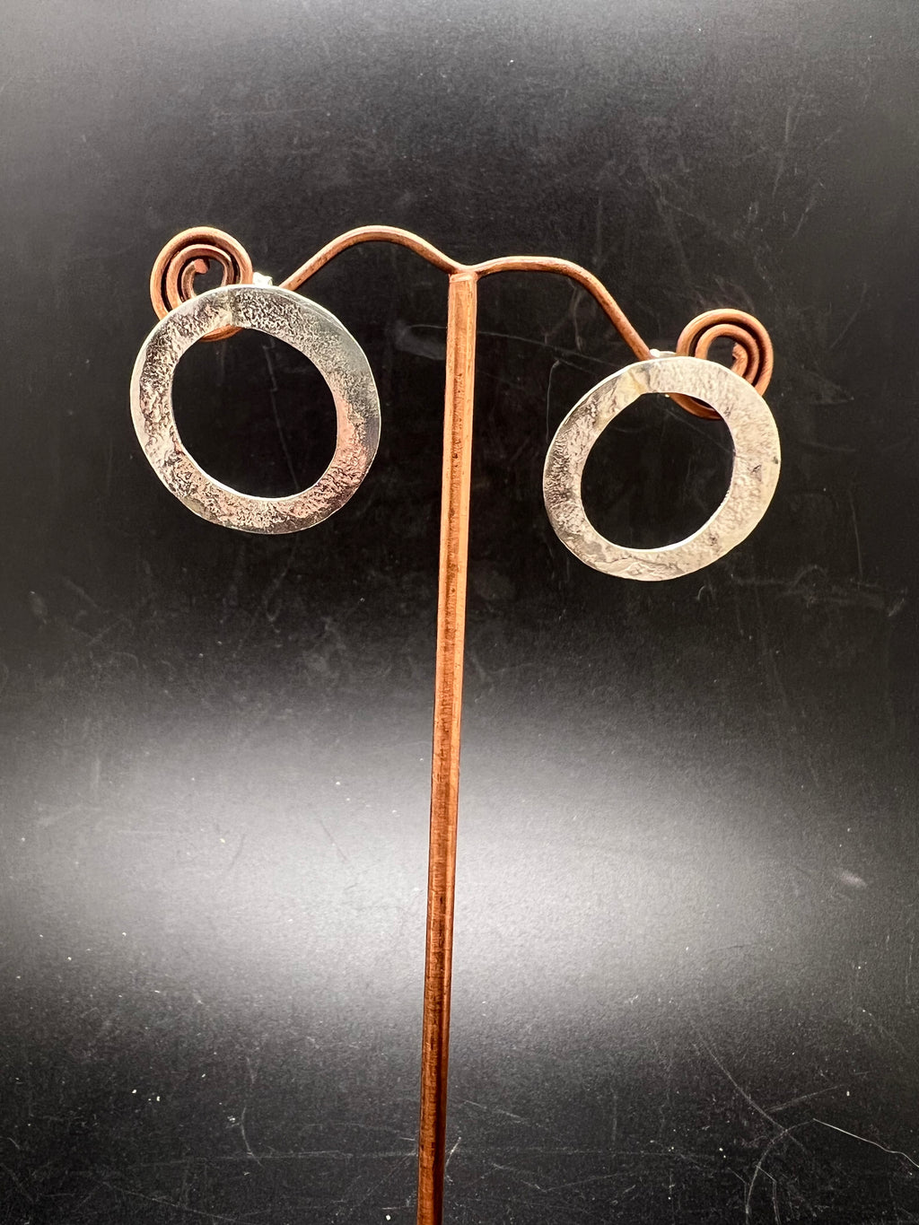 Simple textured circle earrings.