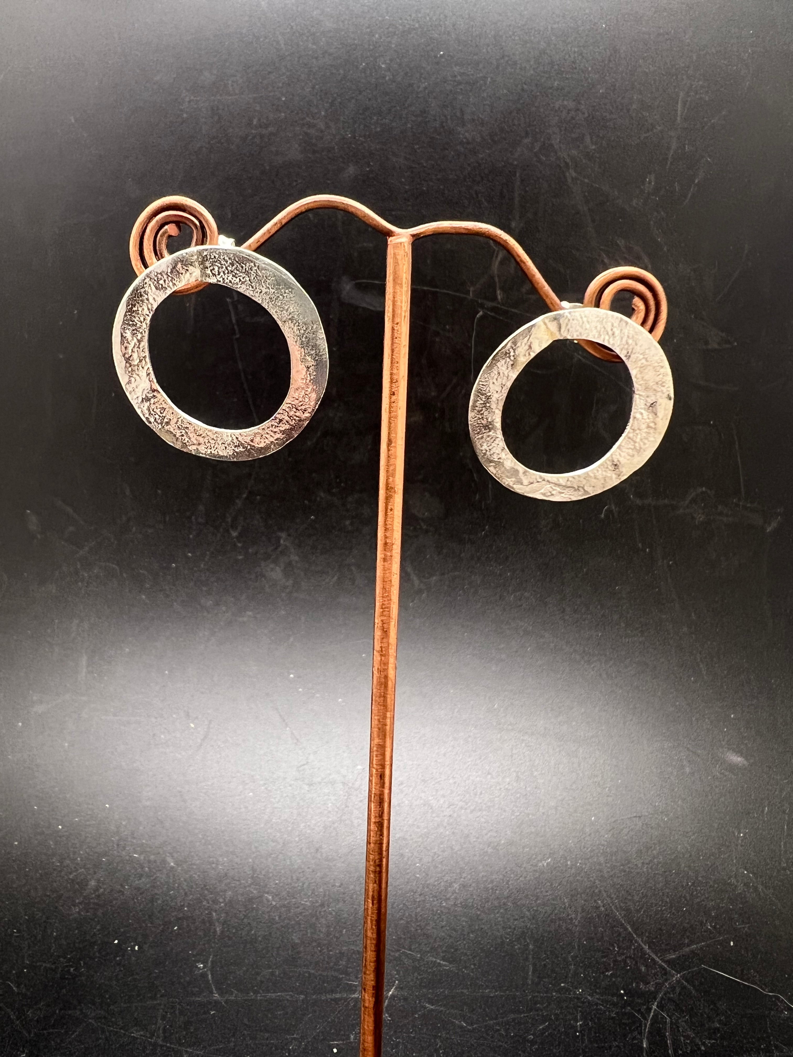 Simple textured circle earrings.