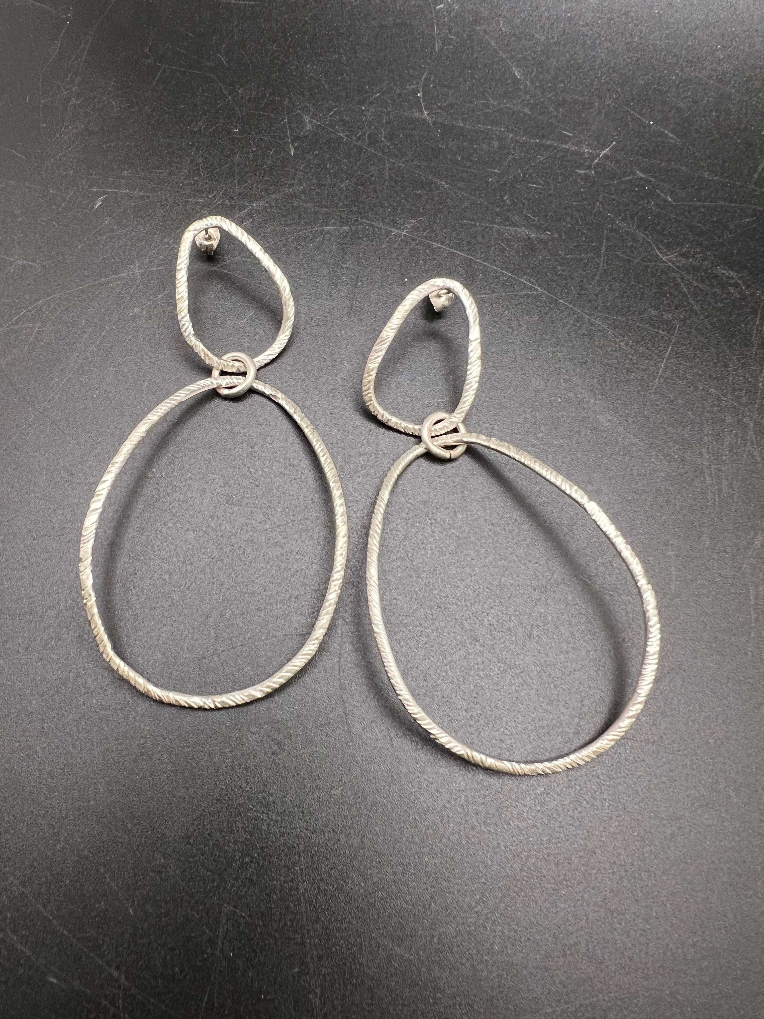 Double hoops in silver or gold