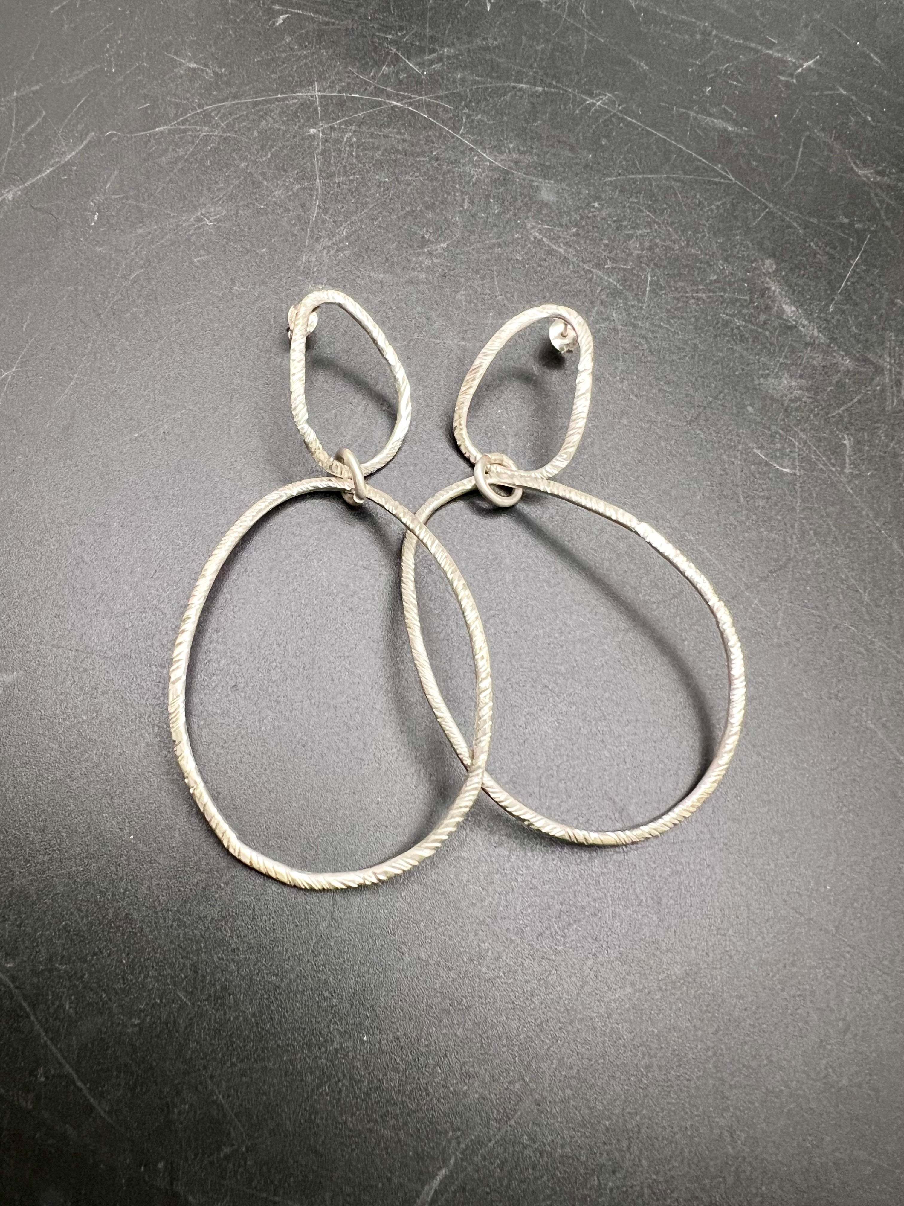 Double hoops in silver or gold