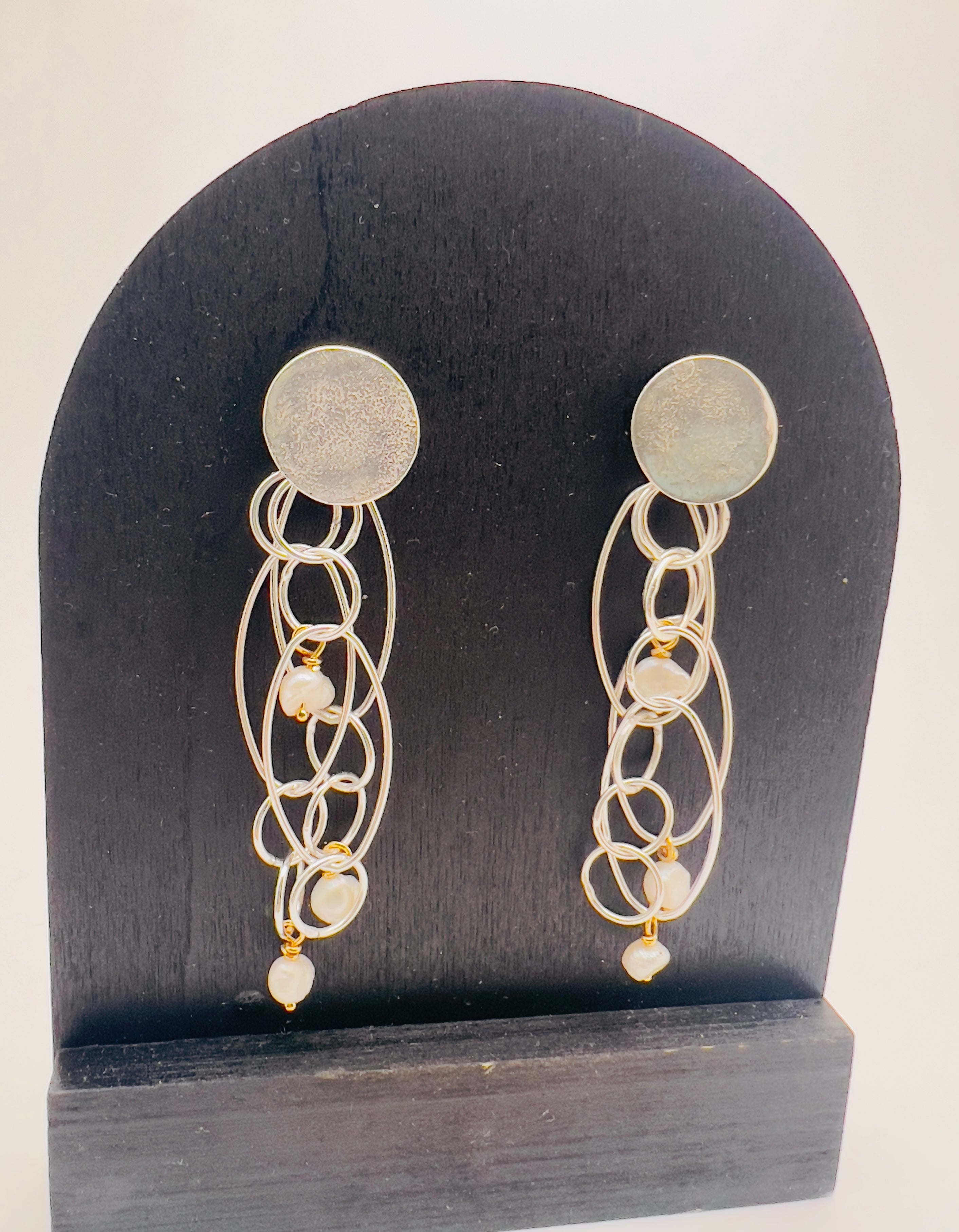 Pearly loops earrings