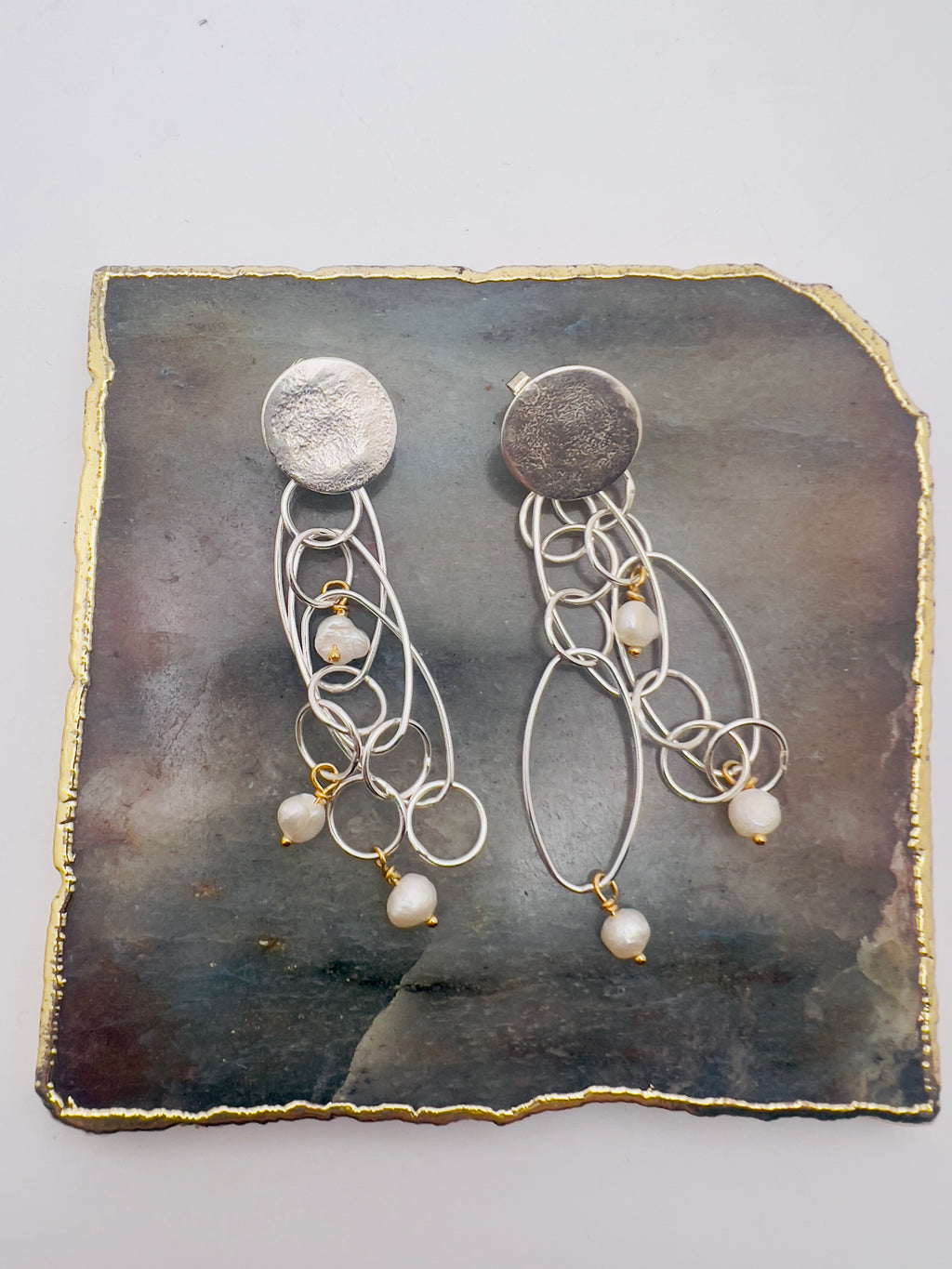 Pearly loops earrings