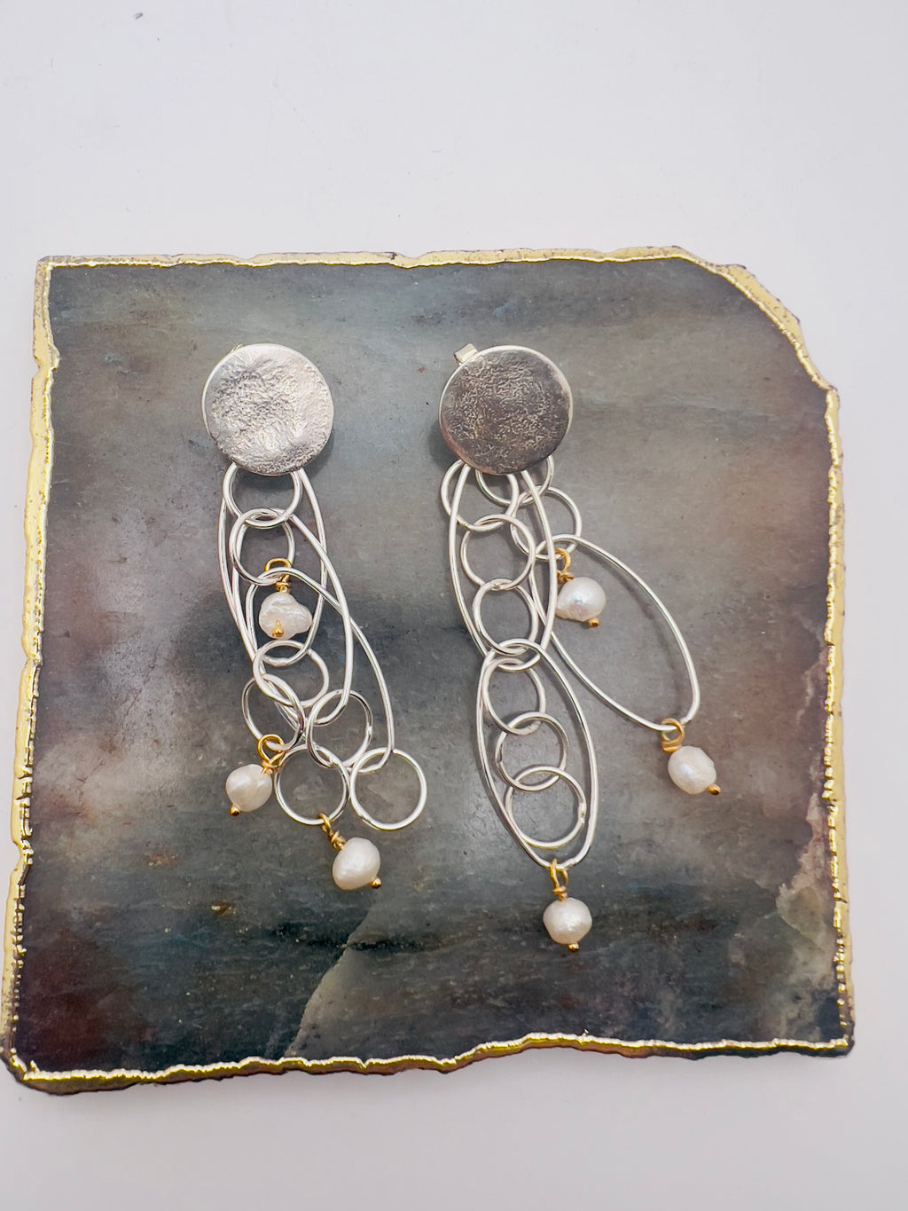 Pearly loops earrings