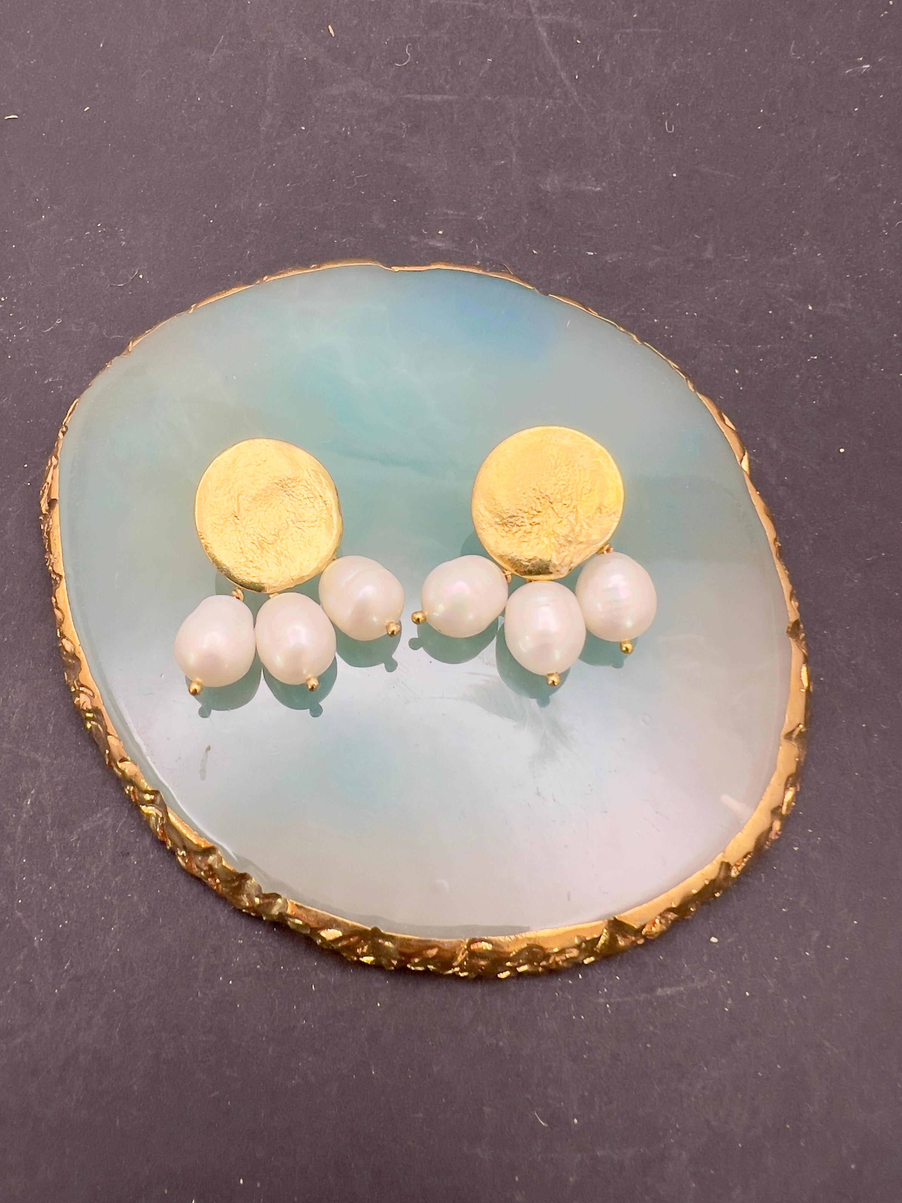 Crinkled disc pearl earrings
