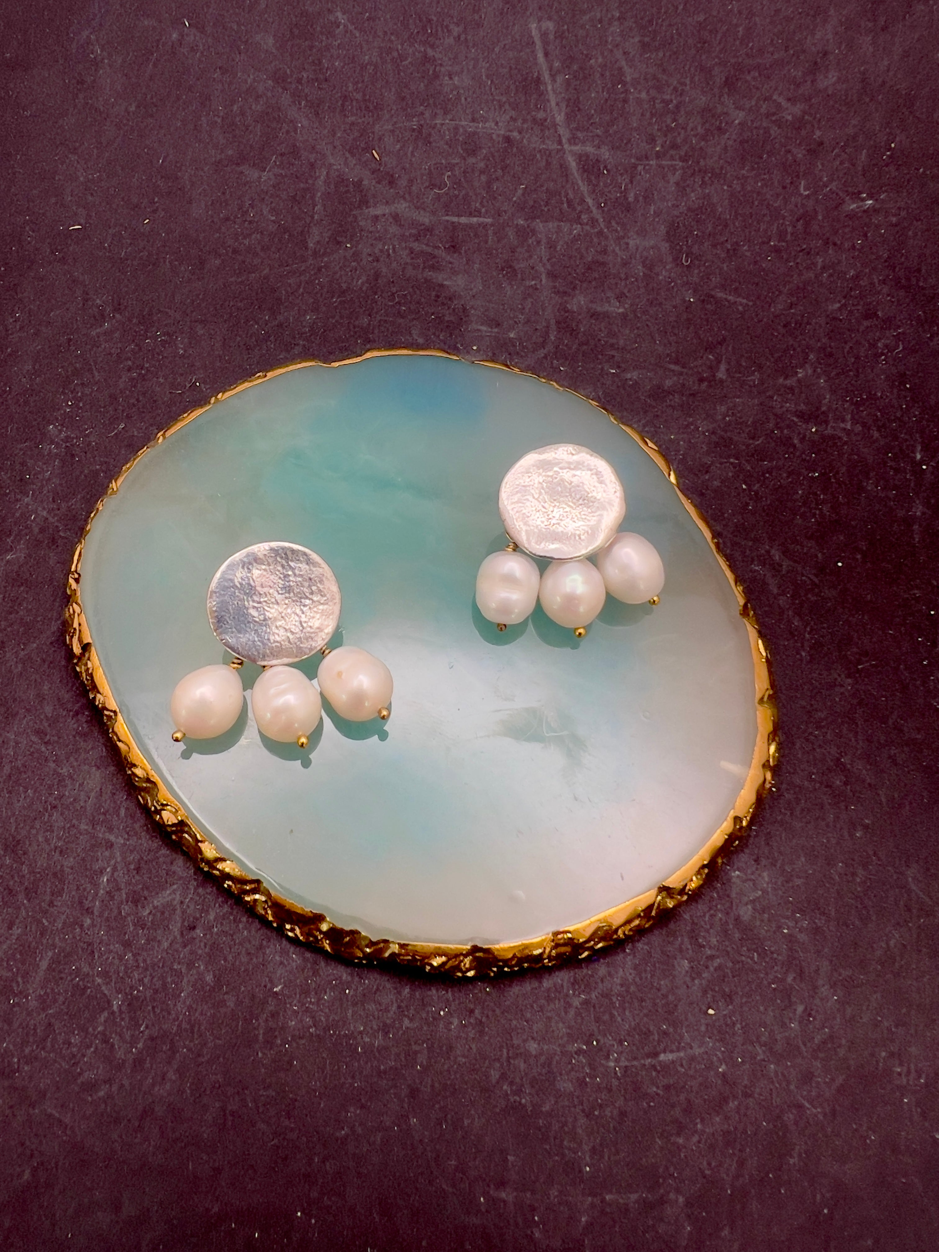 Crinkled disc pearl earrings