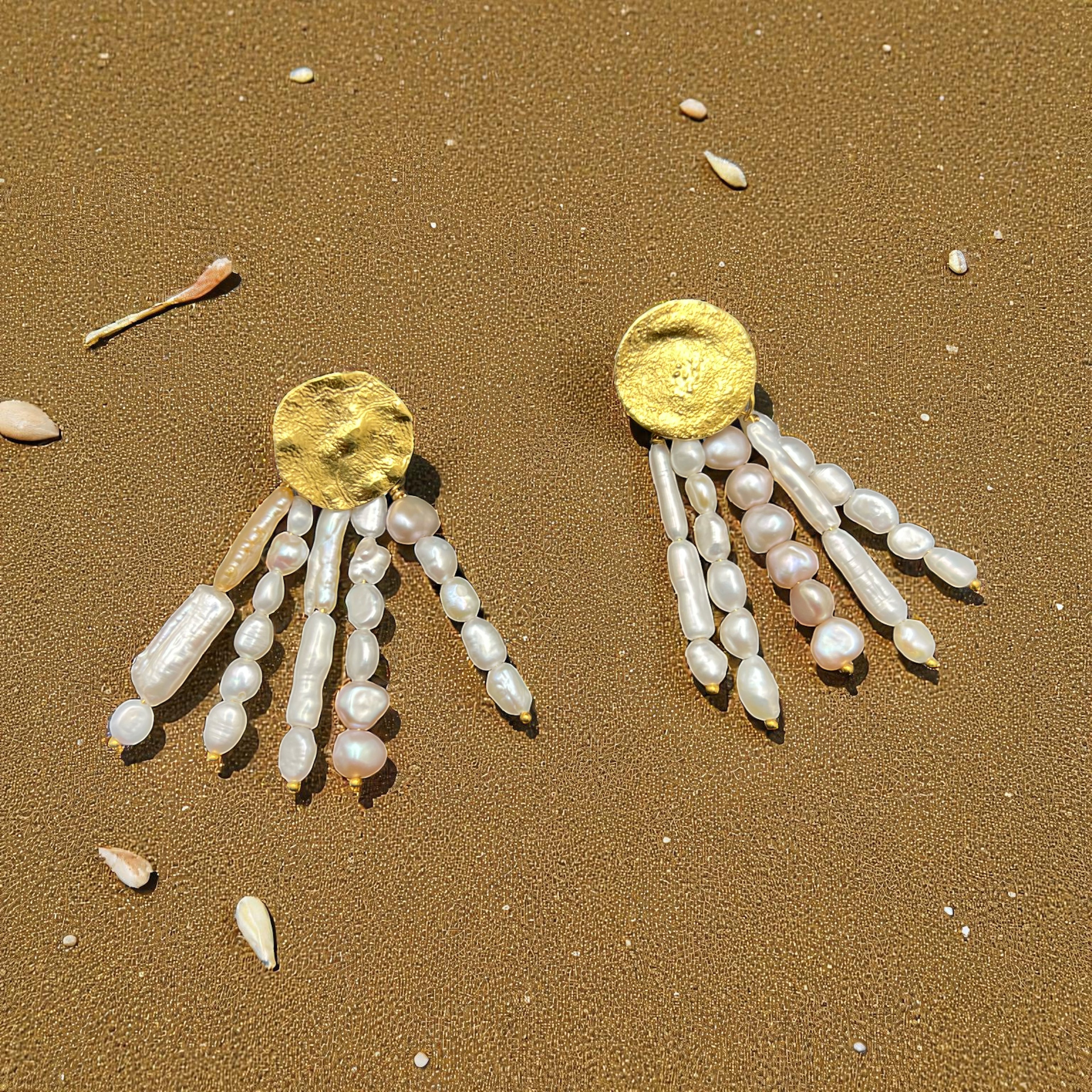 Golden sand and pearls earrings