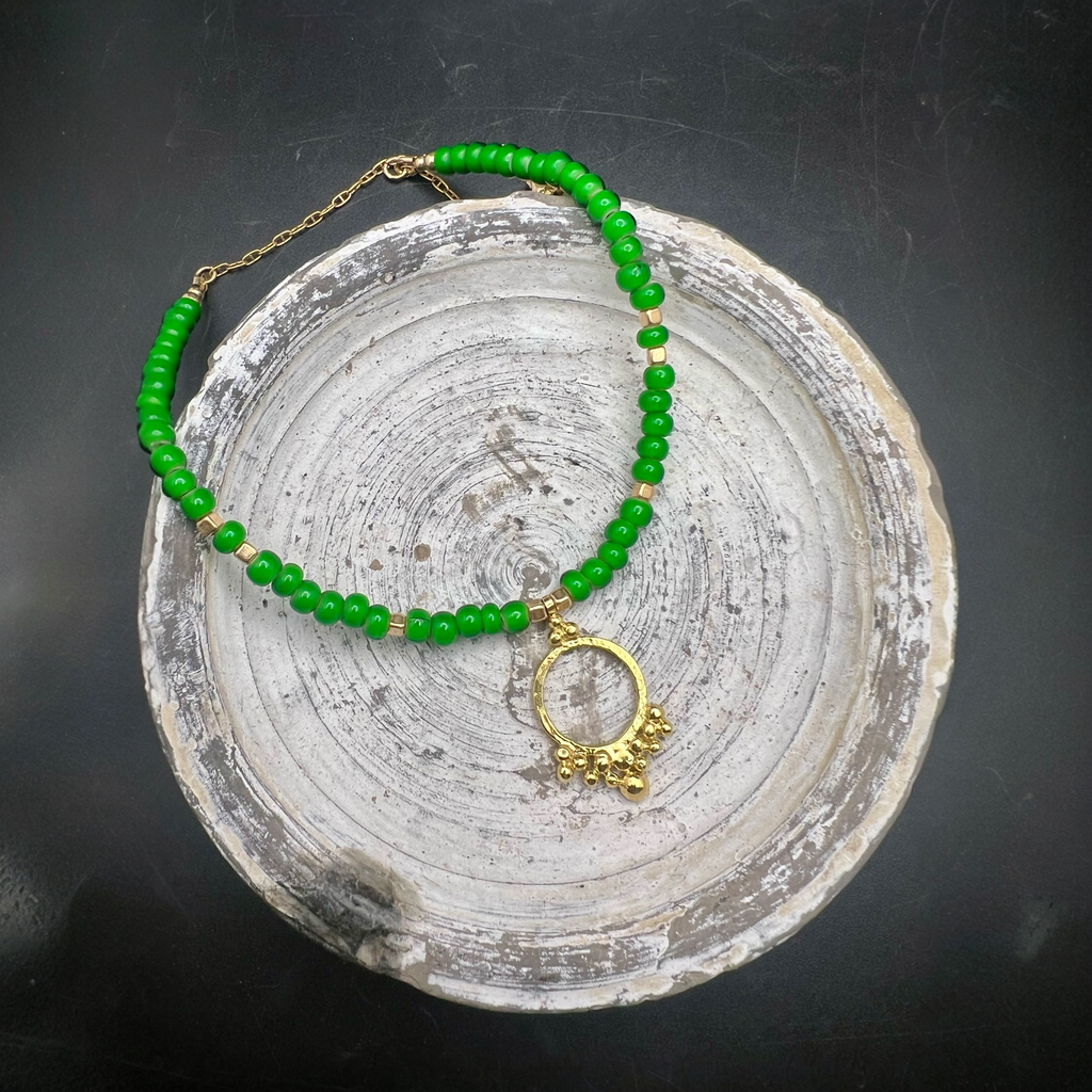 Green glass Mata necklace