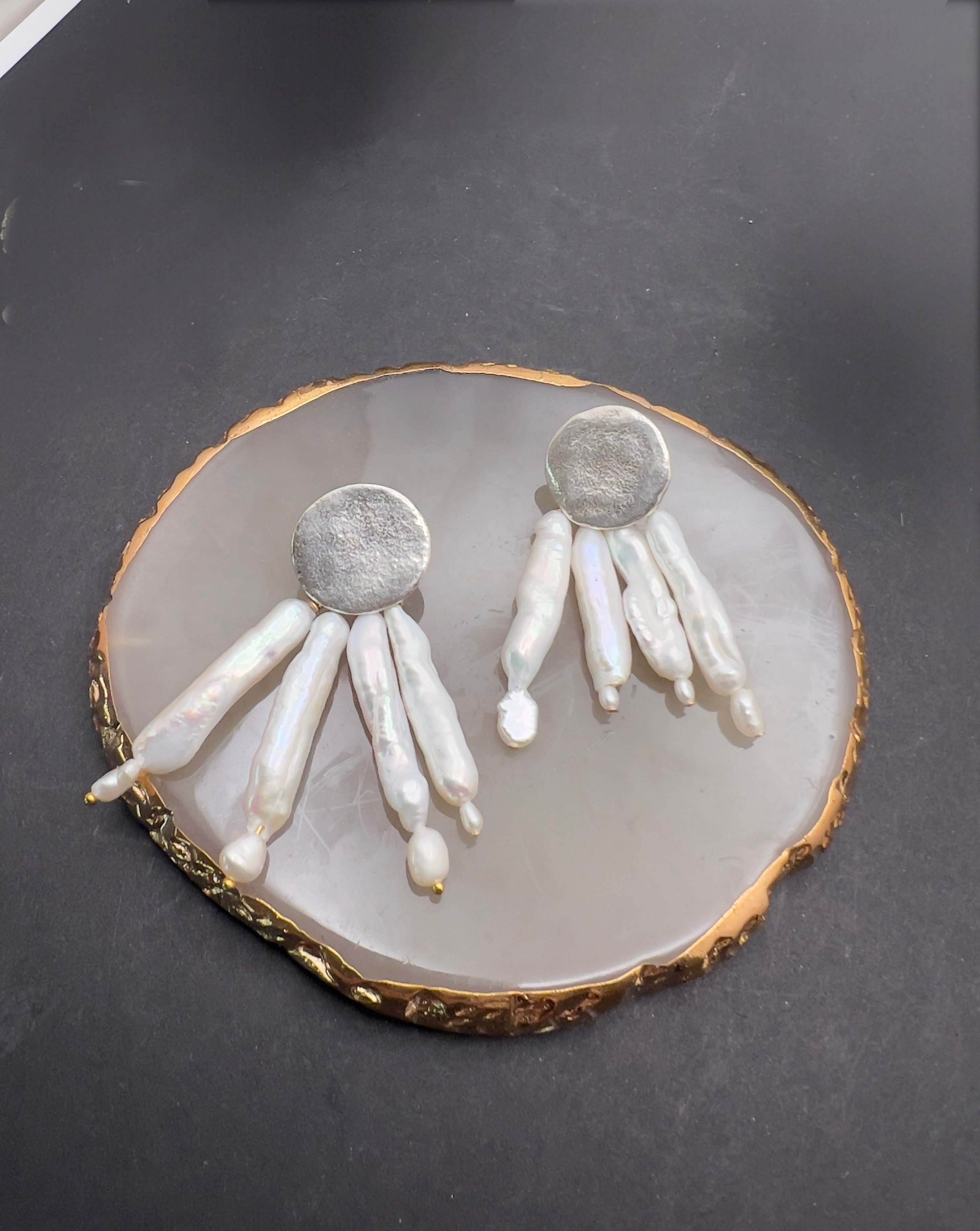 Silver and pearls earrings.