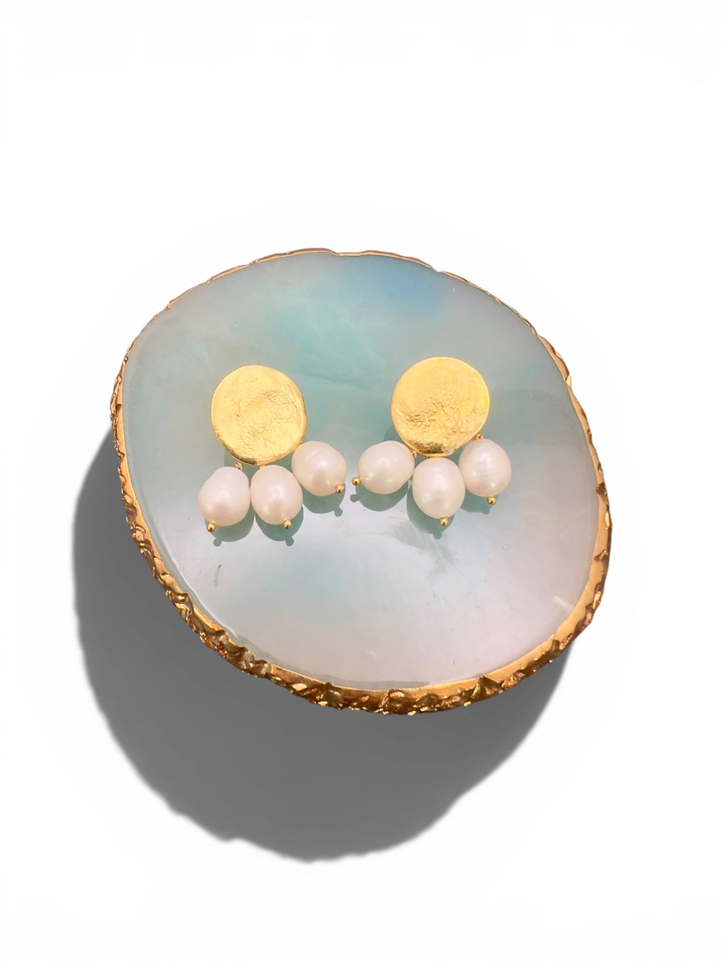 Crinkled disc pearl earrings