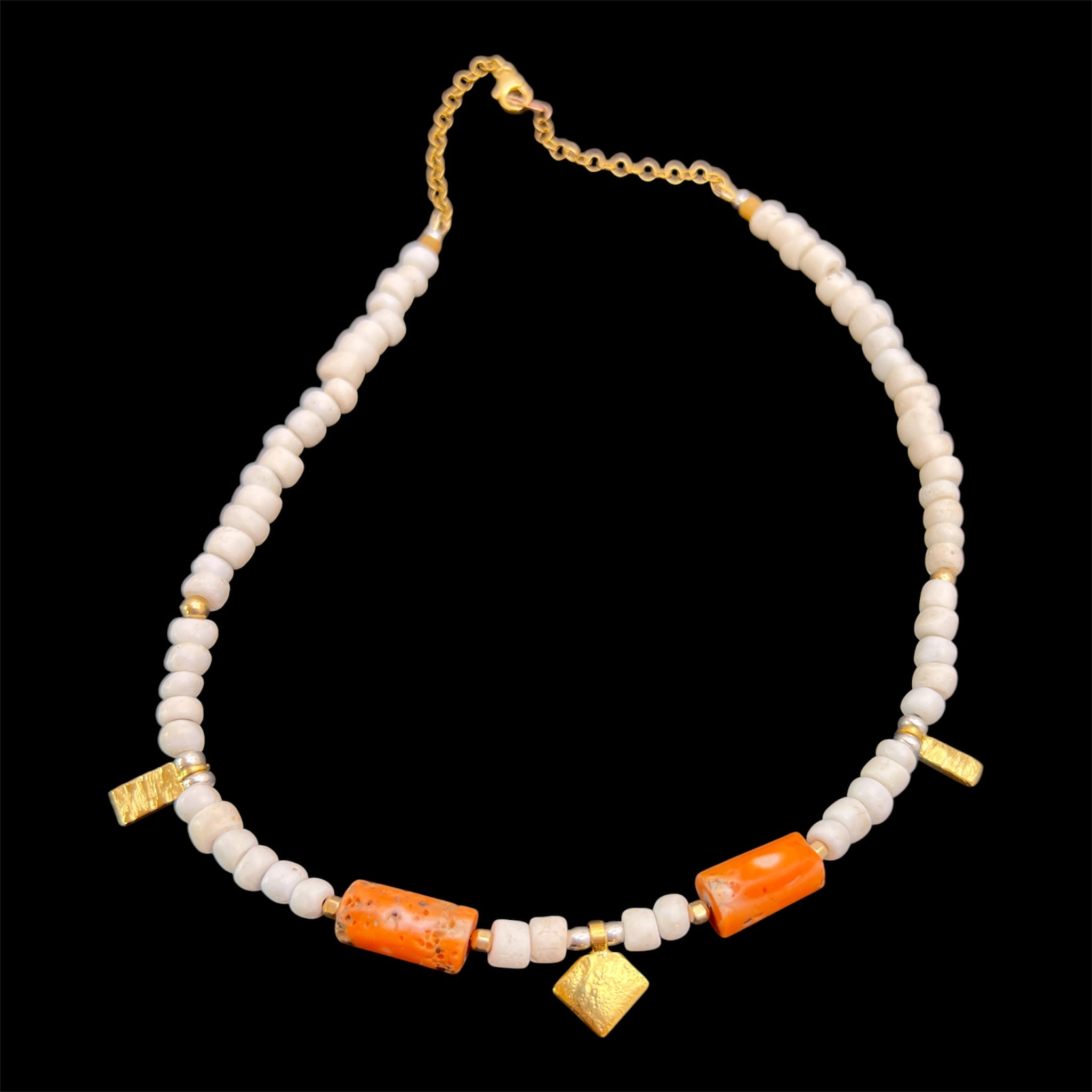 Vintage coral and porcelain beads necklace - wide set