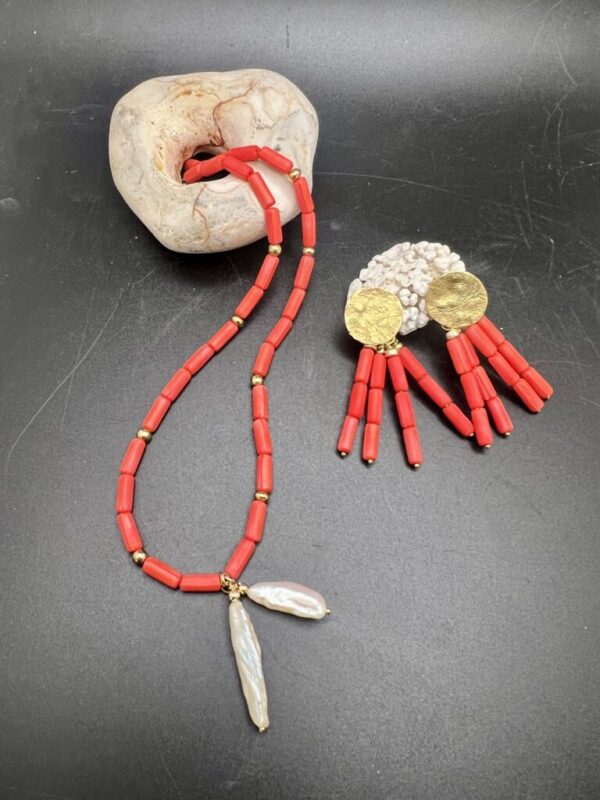Coral not coral necklace - Image 3