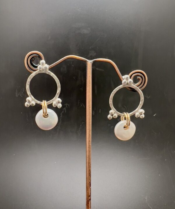 Silver Mata pearl earrings